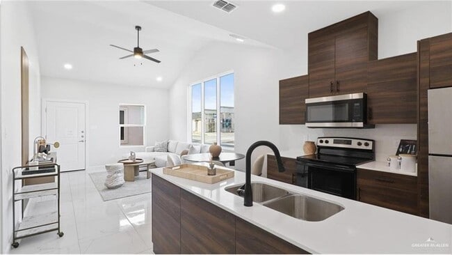 Building Photo - 11 Jessica Ln