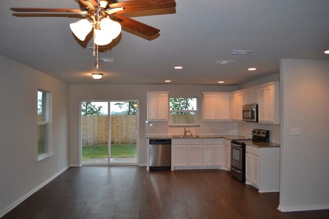 Foto del edificio - House for Lease in Sherman