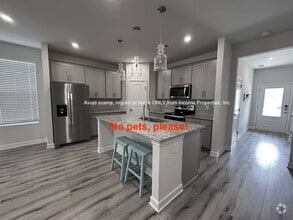 Building Photo - 512 Medwyk Dr