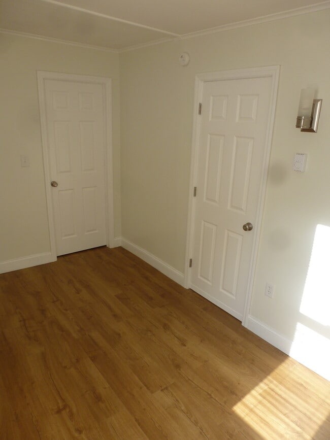 Building Photo - 38 Erie St