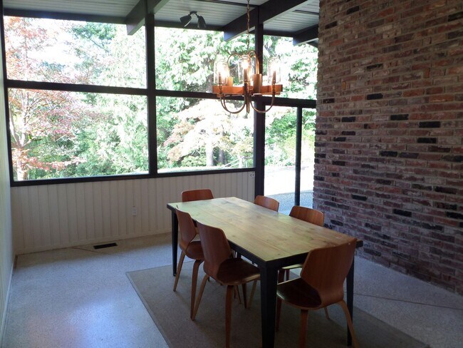 Building Photo - Incredible 3-Bedroom Mid-Century Stunner on Mercer Island! Huge Yard and Central A/C!!