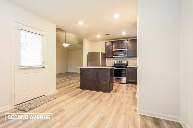 Foto del edificio - 1324 Woodwinds Dr