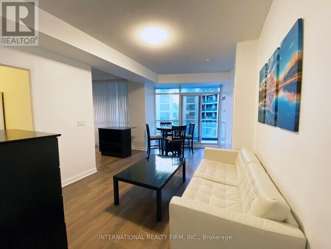 Building Photo - 15 Bruyeres Mews