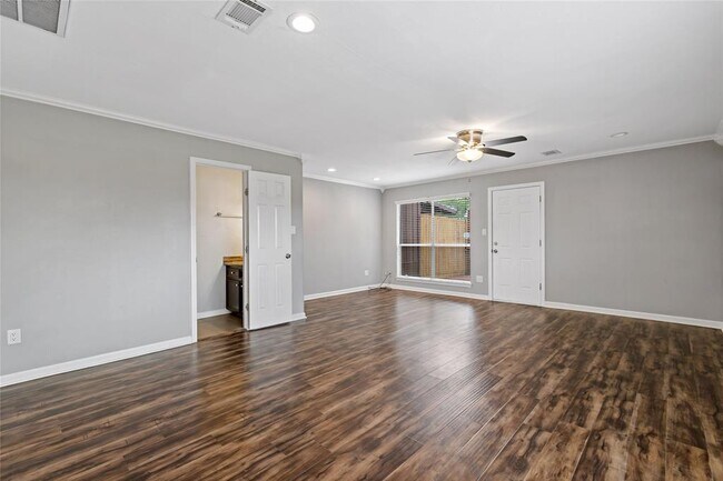 Building Photo - 542 Birdsong Dr