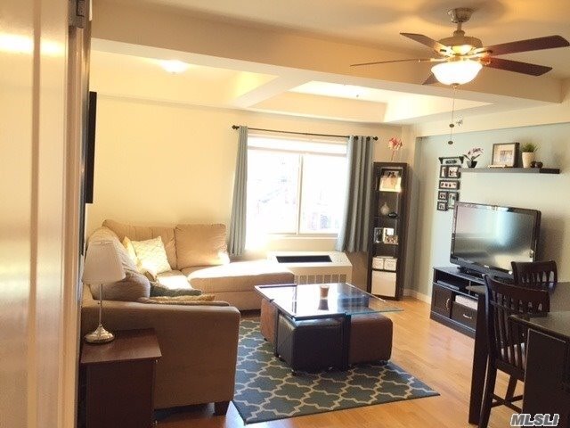 Foto del edificio - 143-20 Hoover Ave