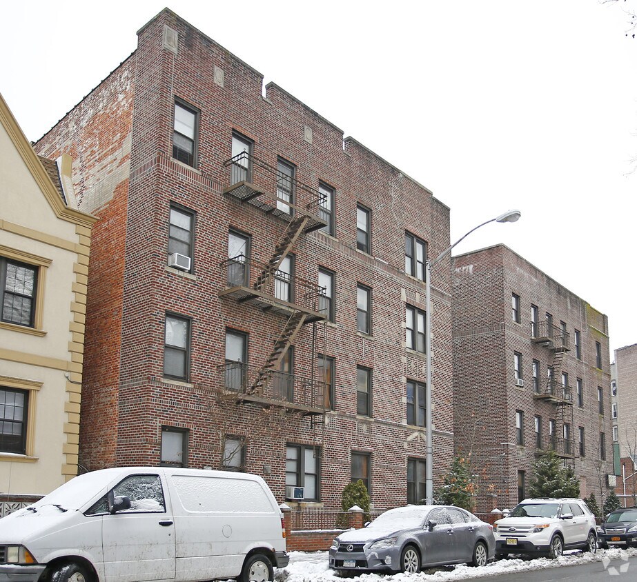 Foto del edificio - 302 Marine Ave