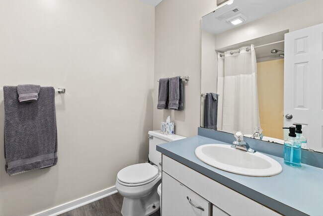 Building Photo - 1264 Clifden Green