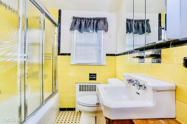 Building Photo - 2 br, 1 bath Apartment - 42 Woodside Ave
