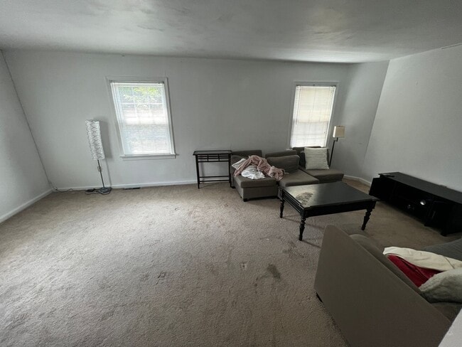 Building Photo - Blacksburg, 4 BR / 2.5 BA, Available June ...