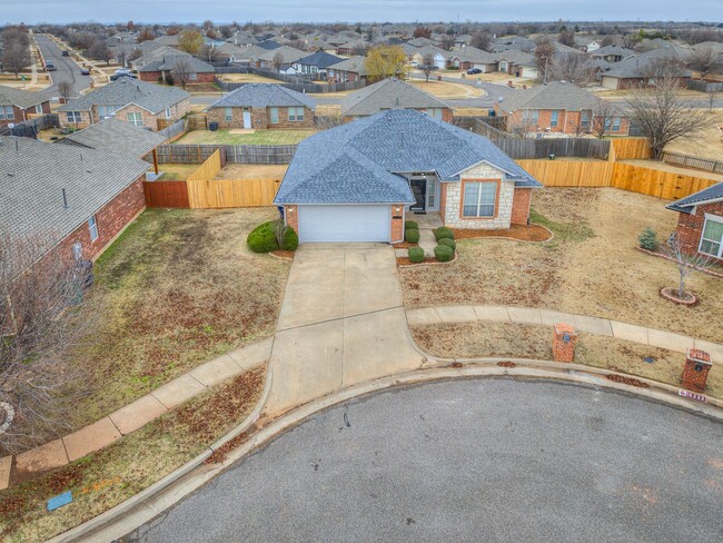 Building Photo - Updated home in Edmond + 3 bedrooms + Cul-...