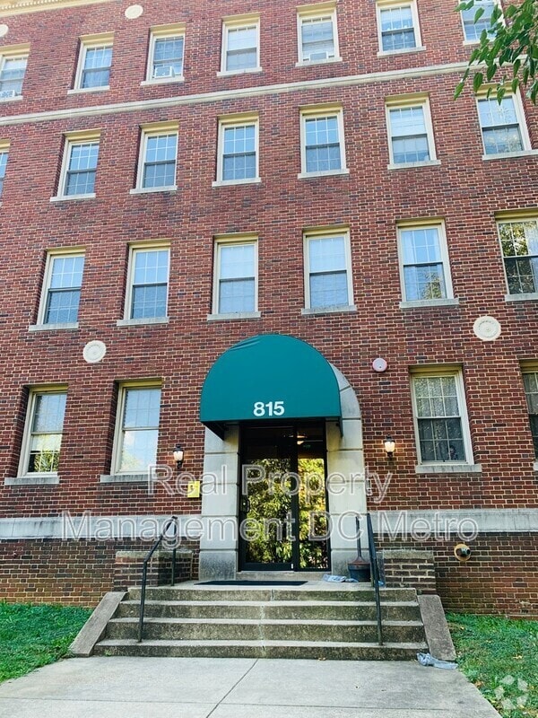 Building Photo - 815 Maryland Ave NE