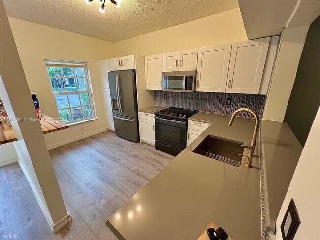Building Photo - 2 br, 2.5 bath Townhome - 1039 Kokomo Key ...