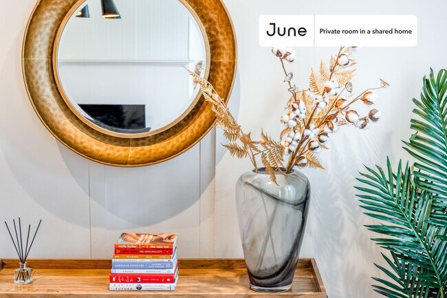 Building Photo - Room in Shared 5 bed/1 bath home