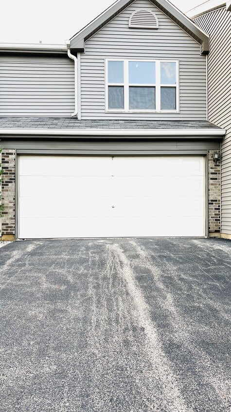 Foto principal - 722 E Whispering Oaks Dr