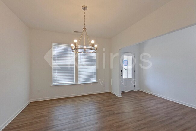 Foto del edificio - 306 Silver Maple Ln