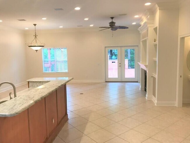 Building Photo - 279 Rivercrest Cir