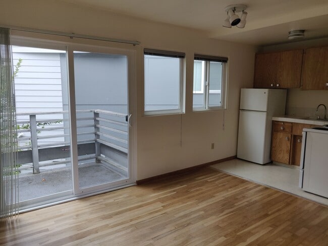 Building Photo - The Belmont Apartments
