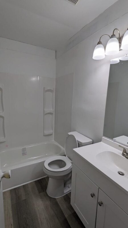 Building Photo - 1001 White Oak Rd