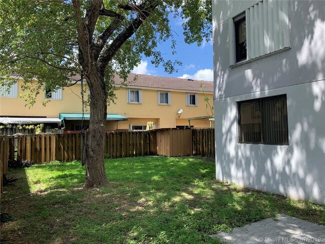 Foto del edificio - 8261 NW 8th St