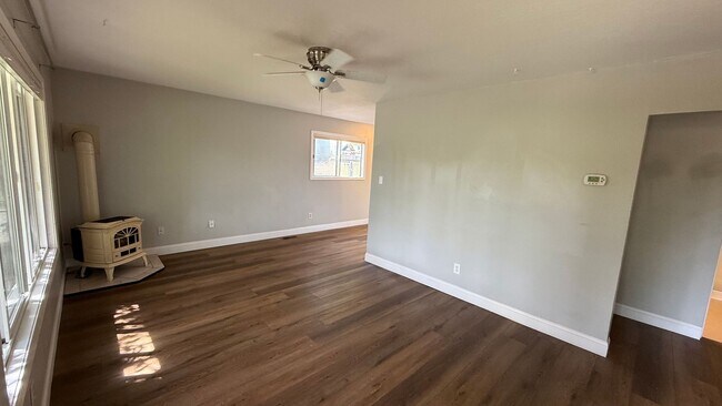 Foto del edificio - 2 bedroom Charming Single Family Home Multnomah Village Video Attached.