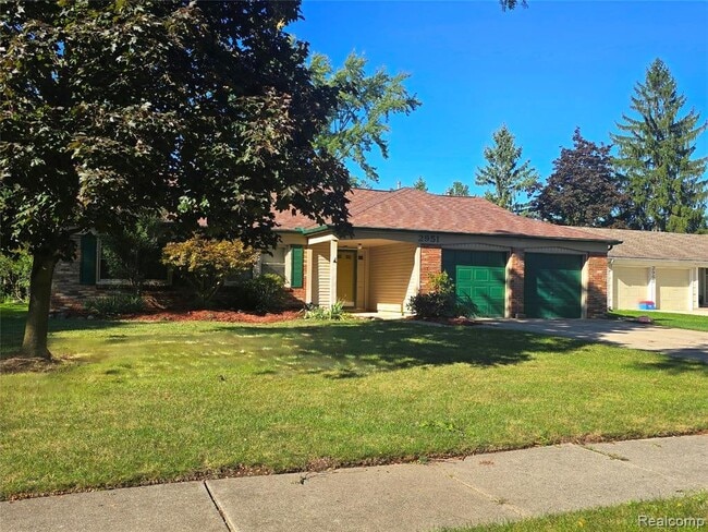 Building Photo - 2951 Hill Dr