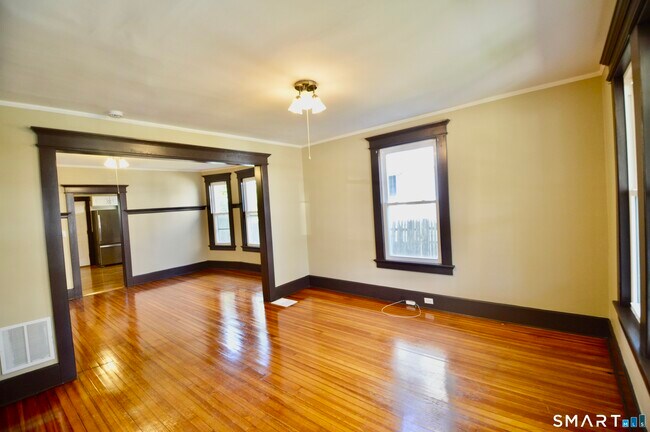 Foto del edificio - 48 Riverview Pl