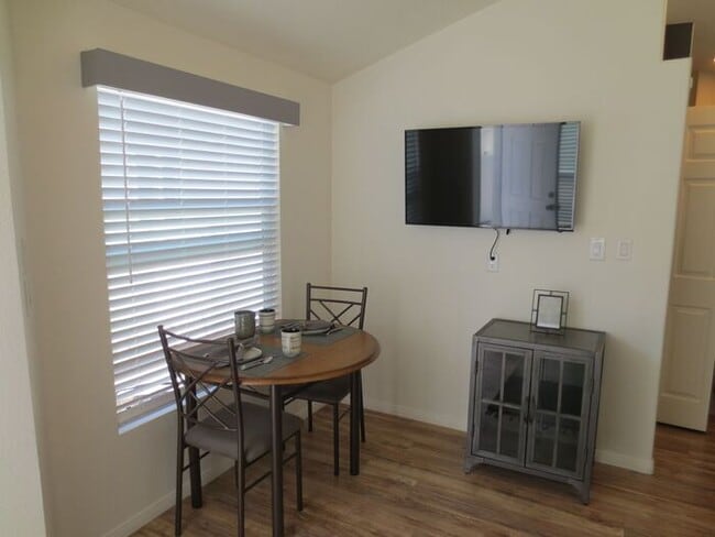 Building Photo - 1 Bedroom Unfurnished Cottage