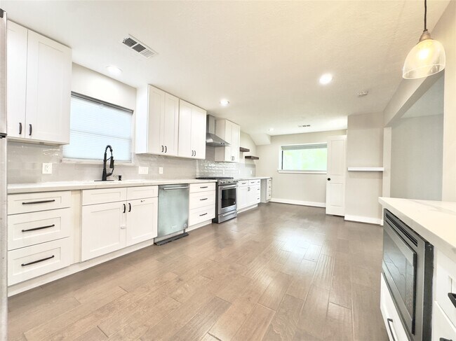 Foto del edificio - 14103 Kellywood Ln