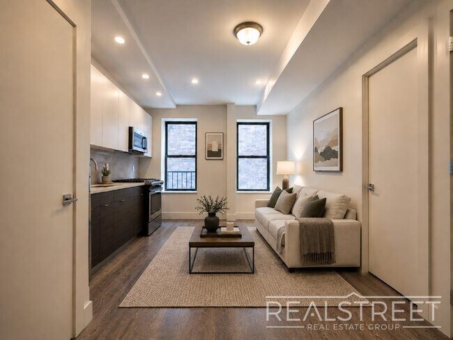 Foto del edificio - Gorgeous Spacious 3 Bedroom in Prime Crown Heights