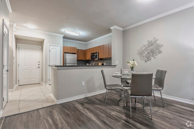 1BR, 1BA - 822 SF A1 - Cocina/comedor - Elan at Bluffview