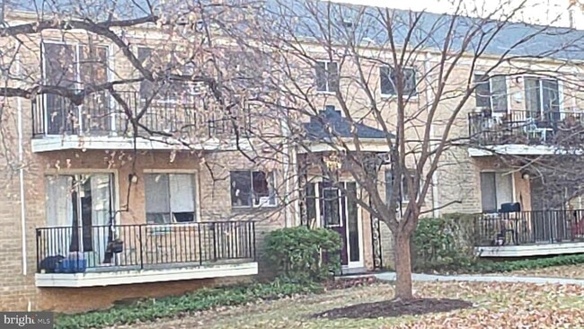 Building Photo - 10636 Montrose Ave