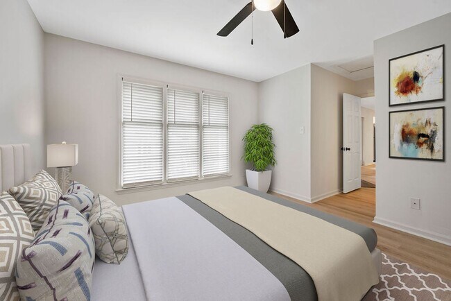 Building Photo - Fully Renovated Condo in Heart of Raleigh near Rex Hospital & NC State University