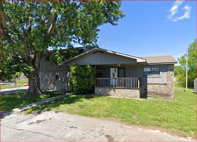 Building Photo - 3 bedroom 2 bath Single Family Home Newpor...