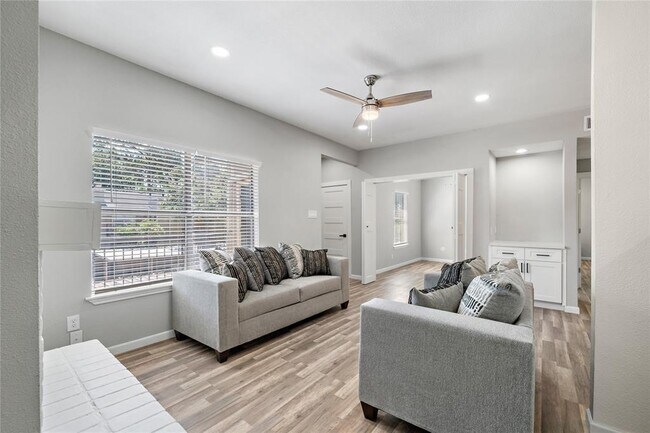 Building Photo - 704 Bering Dr