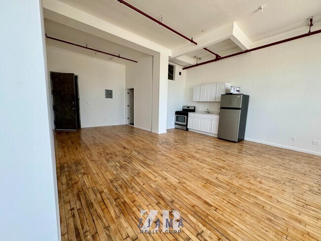 Foto del edificio - 385 Troutman St
