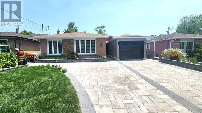 Building Photo - 994 Timmins Gardens