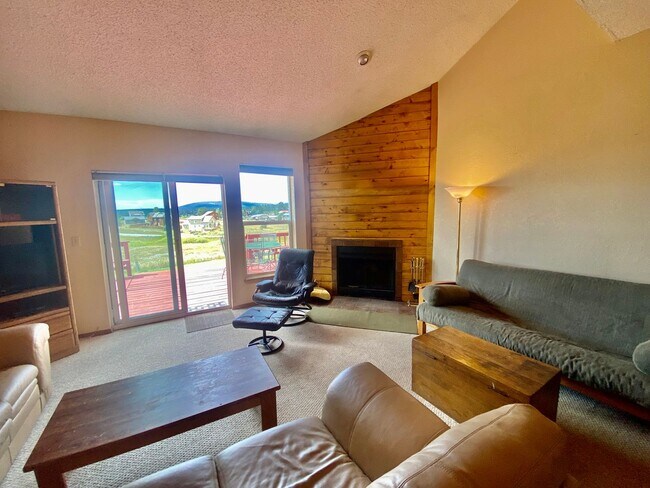 Foto del edificio - FOR RENT – LAKE HATCHER TOWNHOUSE CONDO