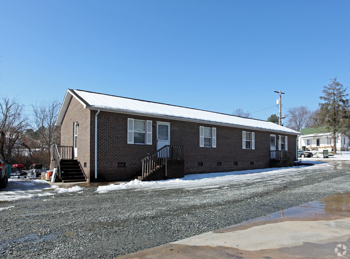 Building Photo - 205 Dacotah St