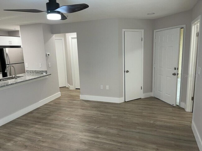 Building Photo - 615 Dory Ln