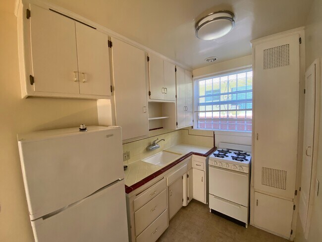 Foto del edificio - 1423 N Fairfax Ave