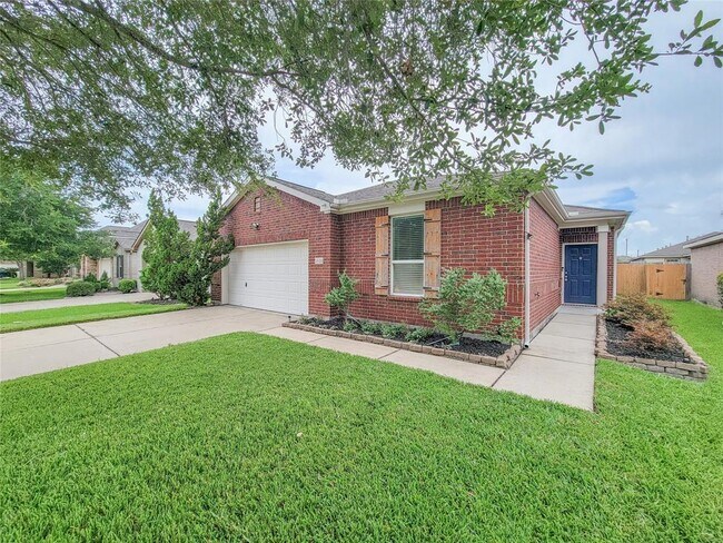 Building Photo - 1610 Pointe Leone