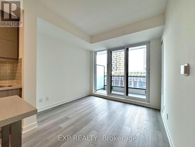 Photo du bâtiment - 8119 Birchmount Rd