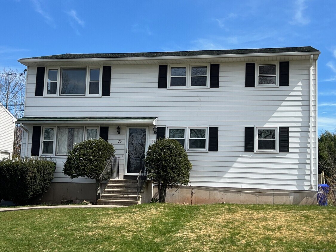 Foto principal - 25 Gilbert Ln