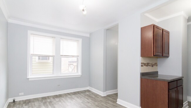 Building Photo - 1055 W Hollywood Ave