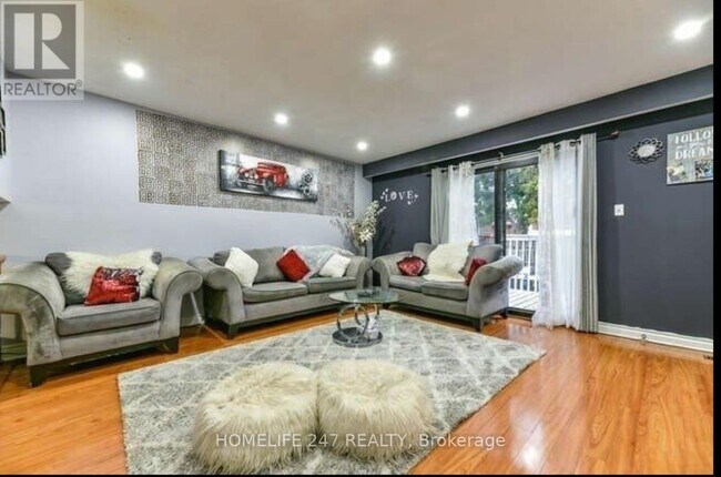 Building Photo - 45 Winterfold Dr