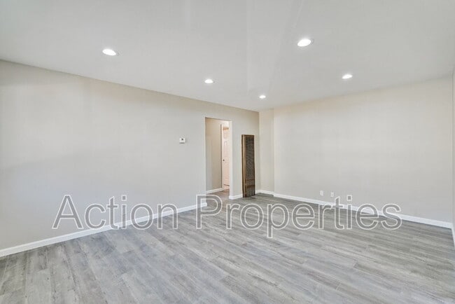 Building Photo - 685 Foxtail Dr