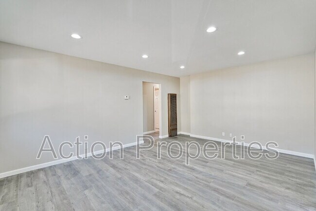 Photo - 685 Foxtail Dr Apartment