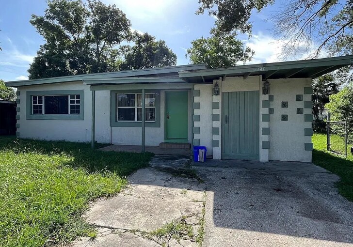 Primary Photo - 127 Country Club Dr