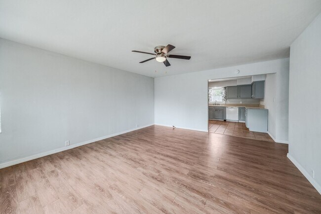 Foto del edificio - Move-In Ready 4 Bedroom Home in the Heart of Champaign