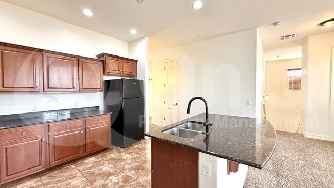 Foto del edificio - 1456 E 9th St